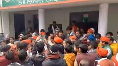 रोक के बावजूद नेता ही जुटा रहे चुनाव प्रचार में भीड़, नियमों के उल्लंघन में सभी पार्टियां शामिल