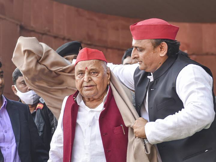 UP Election 2022 Akhilesh Yadav To Contest UP Polls From Father Mulayam's Bastion: Sources UP Election 2022: తండ్రి ములాయం సింగ్ కంచుకోట నుంచే అఖిలేశ్ యాదవ్ పోటీ