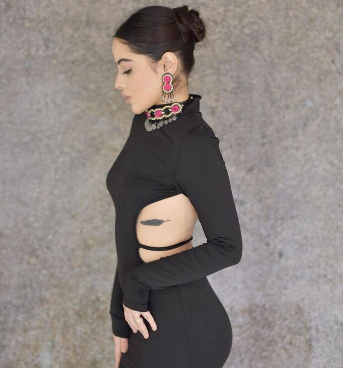 મુંબઇઃ અભિનેત્રી ઉર્ફી જાવેદ (Urfi Javed) ફરી એકવાર તેના લેટેસ્ટ લુકથી ચાહકોને ચોંકાવી દીધા છે. હાલમાં જ ઉર્ફી જાવેદે Urfi Javed Dress) ઈન્સ્ટાગ્રામ પર તેની લેટેસ્ટ તસવીરો શેર કરી છે.