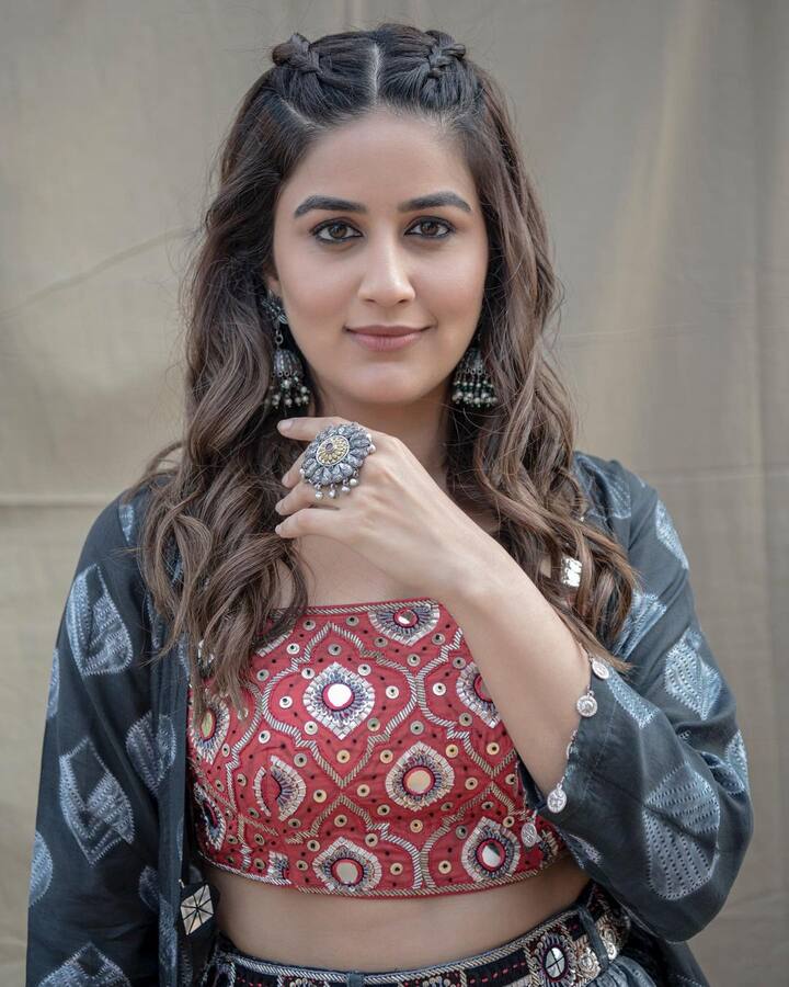 वैदेहीचा हा लूक चाहत्यांच्या पसंतीस उतरलाय. . (photo:parashuramivaidehi/ig)