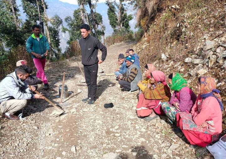 Dhanaulti assembly Villagers boycotted the elections ANN Uttarakhand Election: धनौल्टी विधानसभा के एक दर्जन गांवों ने किया चुनाव का बहिष्कार, जानिए- क्यों वोट नहीं देना चाहते ग्रामीण?