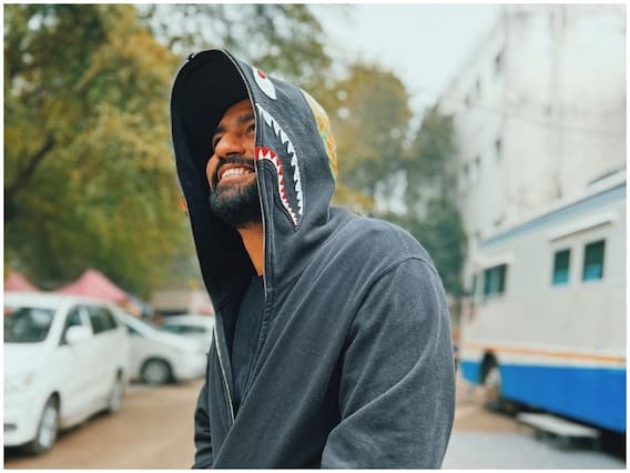भाभी जी घर पर हैं! जब ठंड में बीवी Katrina Kaif के कपड़े पहन बाहर निकले Vicky Kaushal, लोग बोले- कैटरीना तो ले भागे, अब उनके कपड़े तो छोड़ दो भाभी जी घर पर हैं! जब ठंड में बीवी Katrina Kaif के कपड़े पहन बाहर निकले Vicky Kaushal, लोग बोले- कैटरीना तो ले भागे, अब उनके कपड़े तो छोड़ दो