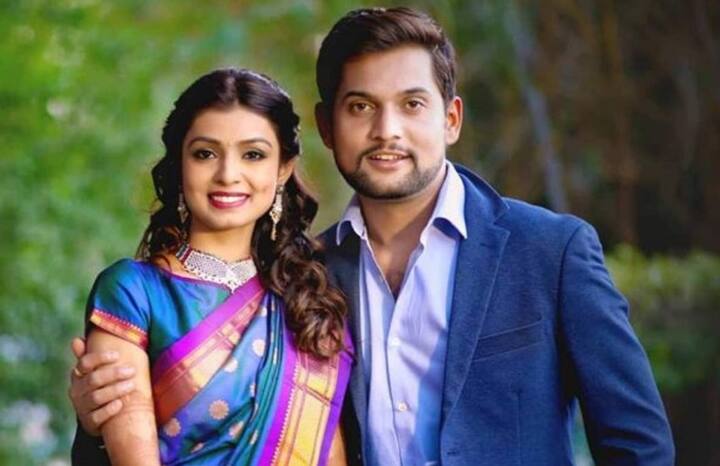 મયુરીએ મરાઠી એક્ટર આશુતોષ ભાકરે સાથે લગ્ન કર્યાં હતા. 2016માં અભિનેત્રી મયૂરી દેશમુખે આશુતોષ સાથે લગ્ન કર્યાં હતા.