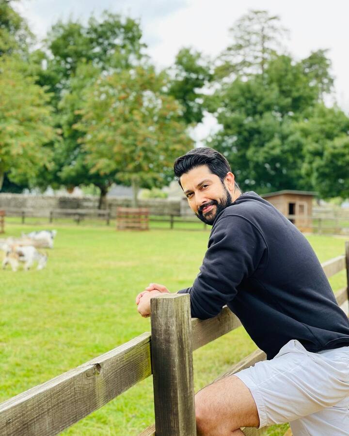 आफताब शिवदासानी (Aftab Shivdasani) अनिल कपूर की सुपरहिट फिल्म 'मिस्टर इंडिया' में नजर आए थे. उन्होंने फिल्म 'शहंशाह' में अमिताभ बच्चन के बचपन का किरदार निभाया था. इसके अलावा उन्होंने 'अव्वल नंबर', 'चालबाज' और 'इंसानियत' जैसी फिल्मों में भी बखूबी काम किया था.