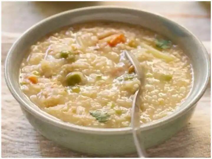 Health tips to eat these foods on an empty stomach daily during covid-19 Health Tips : कोरोना काळात रिकाम्या पोटी खा 'हे' पदार्थ, Immunity होईल मजबूत