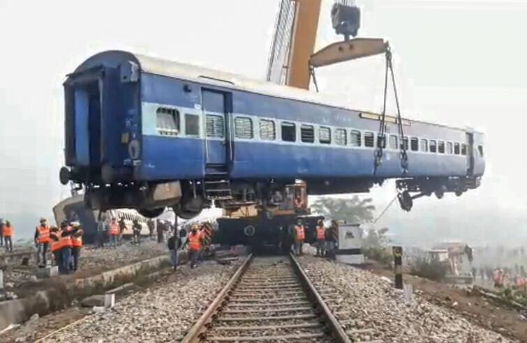 Guwahati-Bikaner Express Derailed State forensic team at the scene of the accident in Mainaguri, train service closed in up line North Bengal Train Accident: ময়নাগুড়ির দুর্ঘটনাস্থলে রাজ্য ফরেন্সিক টিম, বন্ধ আপ লাইনে ট্রেন চলাচল