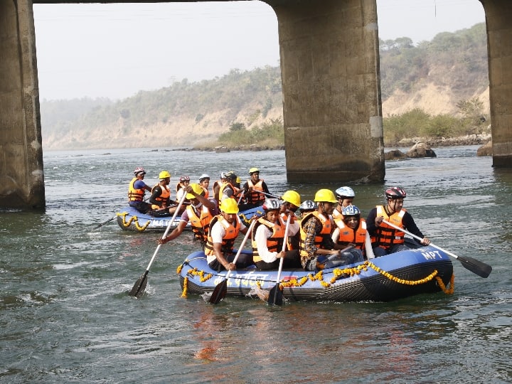 Jabalpur MP Tourist Development Corporation river rafting Pulghat of Bargi dam to Nadiaghat ANN Jabalpur News: पर्यटकों को रिवर राफ्टिंग की सौगात, रिवर राफ्टिंग का है शौक और लेना हैं इसका मजा तो चले यहां जाएं