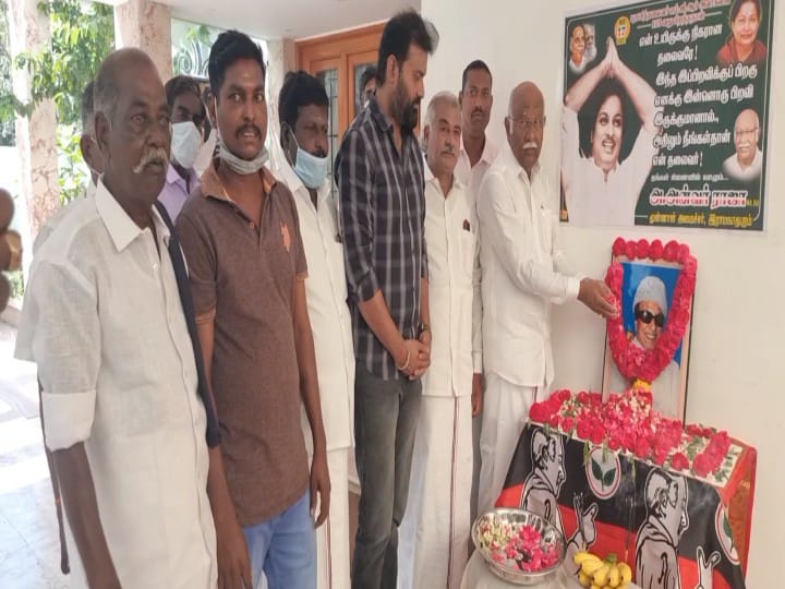 ’’விலகி இருக்க முடியவில்லை ஏனெனில் தினமும் உன்னை நினைக்கிறேன்’’- அன்வர் ராஜா ஓட்டிய போஸ்டரால் பரபரப்பு