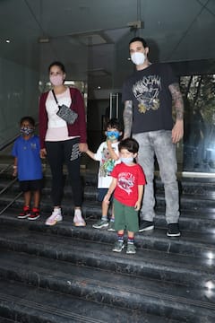 IN PICS| Sunny Leone And Husband Daniel Weber Pose With Their Adorable Kids