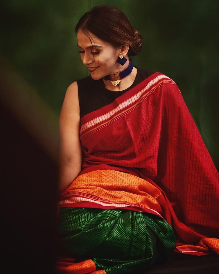 मंजिरी सोशल मीडियावर सक्रीय असून बऱ्याचदा ती तिचे नवनवीन फोटो आणि व्हिडिओ चाहत्यांसोबत शेअर करत असते.