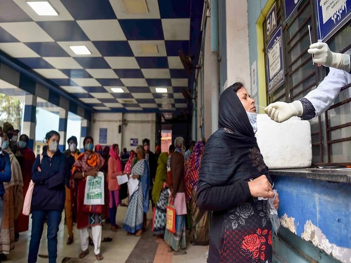 corona third wave update sbi’s research claims beginning of corona third wave end in this week Corona Third Wave Update: SBIના રિસર્ચમાં મોટો દાવો, જાણો ક્યારે શરૂ થશે કોરોનાની ત્રીજી લહેરનો અંત