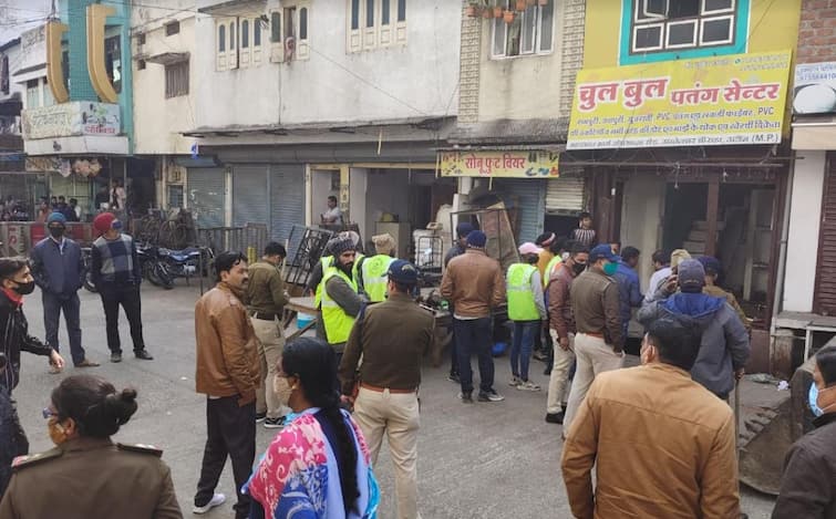 Ujjain After death of girl student from Chinese manjha police broke illegal shops ANN Ujjain News: चाइनीज मांझे से छात्रा की मौत के बाद पुलिस और नगर निगम सख्त, की जा रही ये बड़ी कार्रवाई