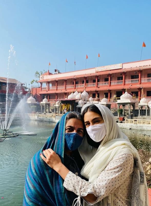 A few days ago, the mother-daughter duo visited the Mahakaleshwar Jyotirlinga temple in Ujjain.