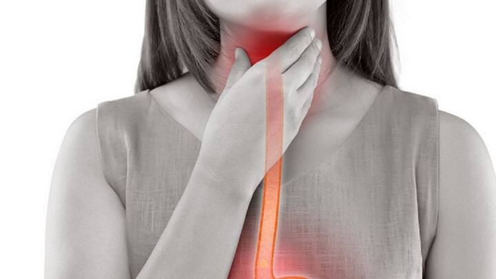 গলাব্যথা সারিয়ে তুলতে বাড়িতে নানা টোটকা ব্যবহার করি আমরা। কিন্তু এই সময় কী করবেন, আর কী করবেন না, তা জেনে রাখা উচিত।