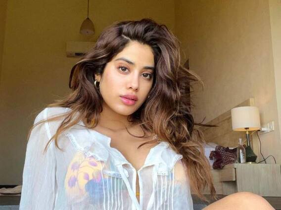 Janhvi Kapoor Photos: జలకాలాటలలో అందాల జాన్వీ... చూస్తే మతి పోవడం ఖాయం Janhvi Kapoor Photos: జలకాలాటలలో అందాల జాన్వీ... చూస్తే మతి పోవడం ఖాయం