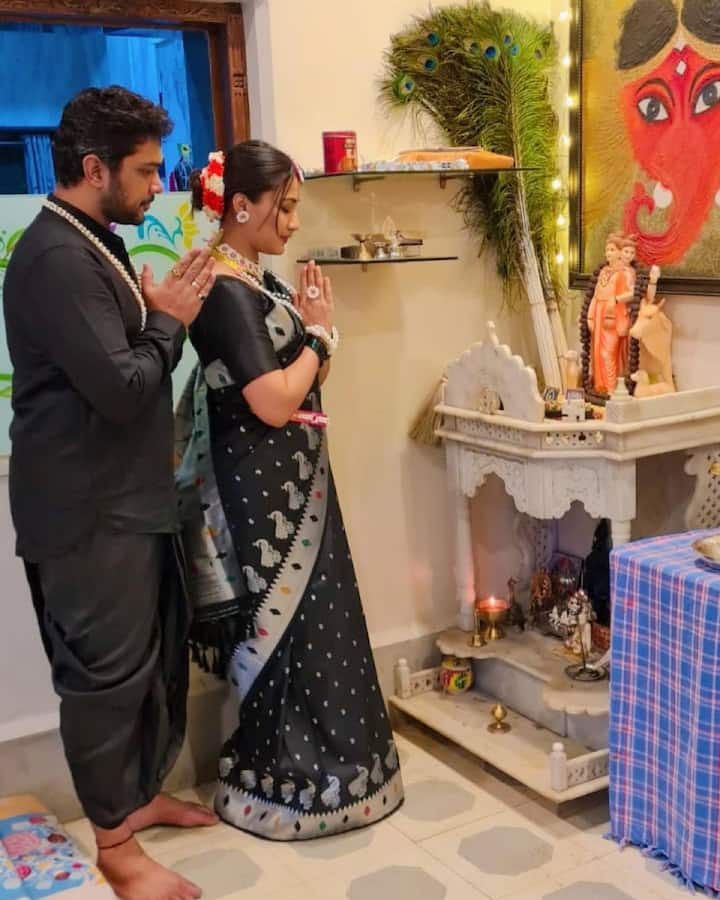 आता या दोघांनी त्यांच्या पहिल्या संक्रांतीचे फोटो इन्स्टाग्रामवर शेअर केलेत..(Photo:@suyashtlk/IG)