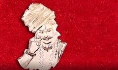 Srikaulamజిల్లా సూక్ష్మ చిత్ర స్వర్ణ కళాకారుడు ముగడ జగదీష్ అధ్భుత ప్రతిభ.| NTR | | ABP Desam