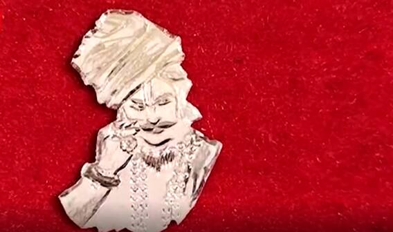 Srikaulamజిల్లా సూక్ష్మ చిత్ర స్వర్ణ కళాకారుడు ముగడ జగదీష్ అధ్భుత ప్రతిభ.| NTR | | ABP Desam