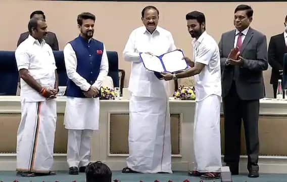 সেরা অভিনেতার জাতীয় পুরস্কার পান ধনুশ।