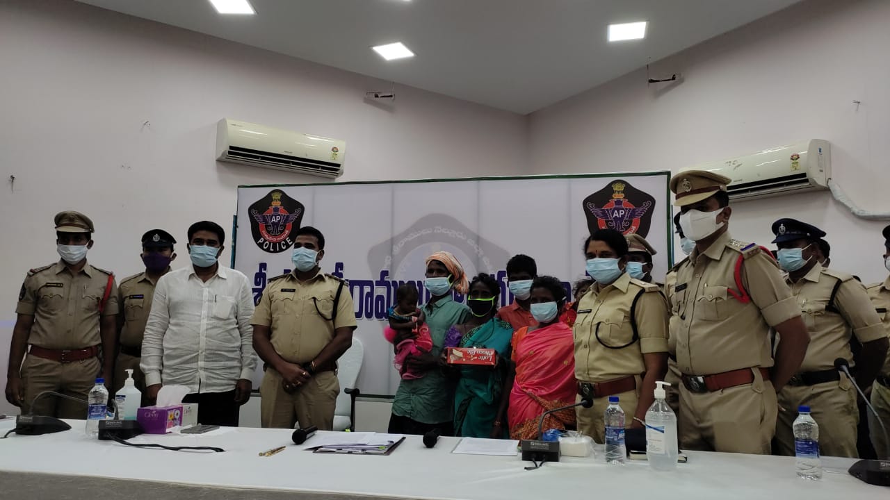 Nellore Crime: నెల్లూరులో చిన్నారి కిడ్నాప్... తిరుపతిలో అమ్మకానికి పెట్టిన ఆటోడ్రైవర్... 24 గంటల్లో కిడ్నాప్ కేసును ఛేదించిన పోలీసులు