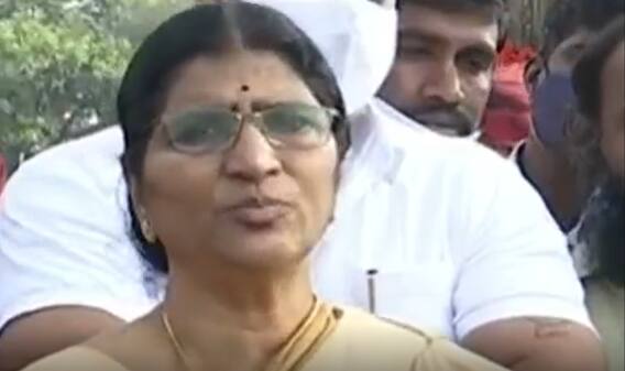 Lakshmi Parvathi:ఎన్టీఆర్ ఘాట్ వద్ద నివాళులు అర్పించిన అనంతరం సంచలన వ్యాఖ్యలు | ABP Desam