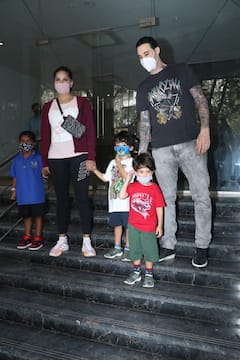 IN PICS| Sunny Leone And Husband Daniel Weber Pose With Their Adorable Kids