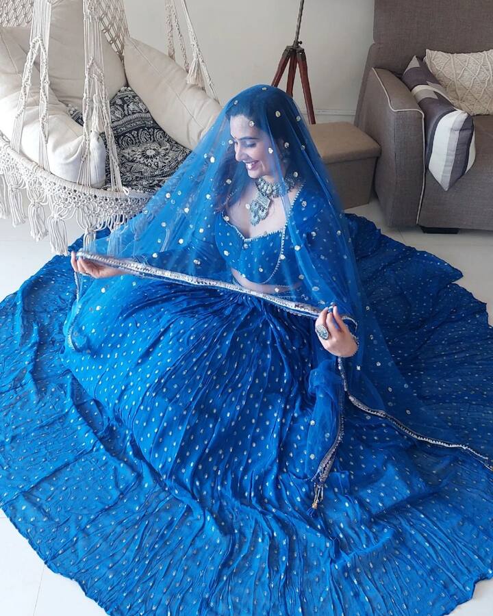 अभिनेत्री सई लोकूर ही आपल्या फोटोशूटमुळे सोशल मीडियावर खूपच चर्चेत असते. बोल्ड लूक, दिलखेचक अदा, ग्लॅमरस अंदाज यासाठी सई विशेष ओळखली जाते.