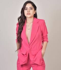 એક્ટ્રેસ ઉર્ફી જાવેદનો ફરી જોવા મળ્યો બોલ્ડ અંદાજ, પિંક શૂટમાં શેર કરી ગ્લેમરસ તસવીરો