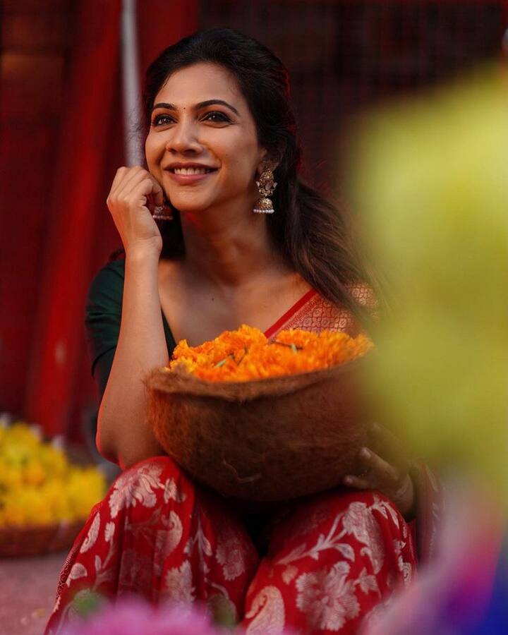 రీసెంట్ గా ఈ బ్యూటీ నాని నటించిన 'శ్యామ్ సింగరాయ్' సినిమాలో లాయర్ పాత్రలో కనిపించింది. (Photo Courtesy: Instagram)