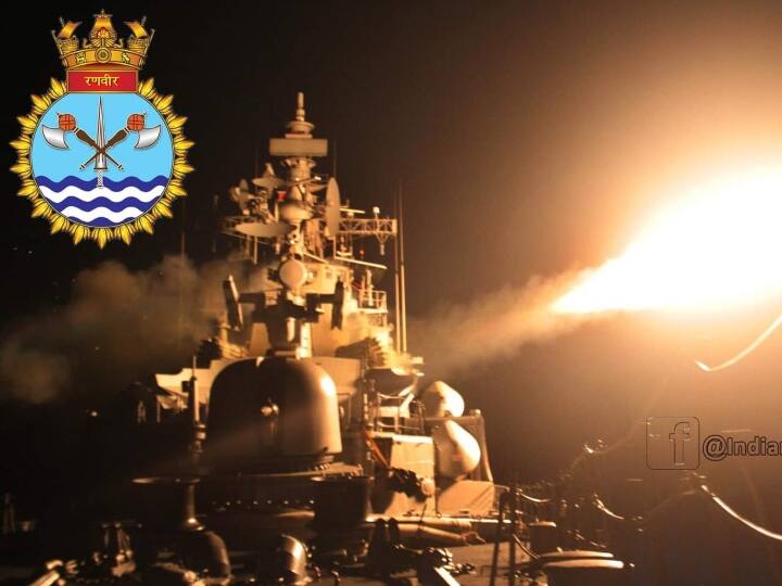 भारतीय नौसेना के मुताबिक, मंगलवार को आईएनएस रणवीर जब मुंबई हार्बर में था उसी वक्त एक इंटरनल कमपार्टमेंट में हुए बलास्ट में तीन नौसैनिक घायल हो गए. बाद में इलाज के दौरान तीनों की मौत हो गई. जानकारी के मुताबिक, घटना में 10 अन्य नौसैनिक घायल हुए थे, जिनका इलाज मुंबई स्थित नौसेना के अस्पताल में चल रहा है. सभी की स्थिति स्थिर बताई गई है.