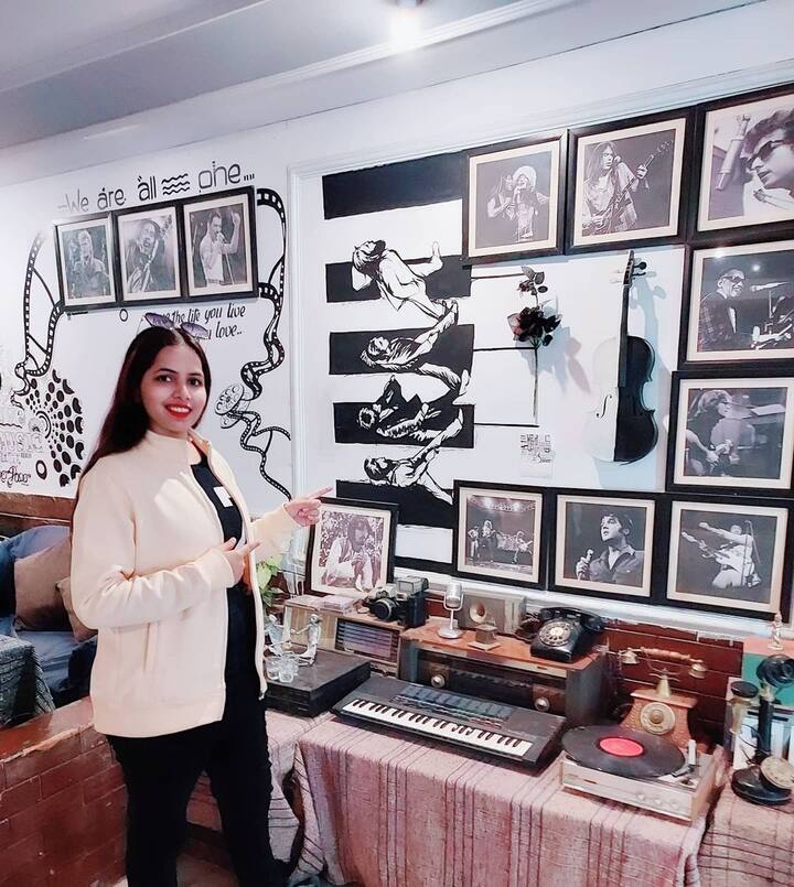 व्हायरल होत असलेल्या व्हिडीओमधील ढिंच्याक पूजाचा लूक हटके आहे. तिच्या या गाण्याचे बोल आहेत,