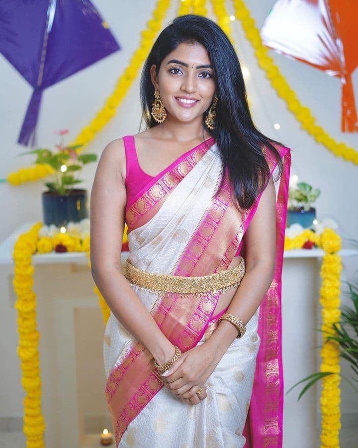 அட காலம் மறந்து காட்டு மரமும் பூக்கிறதே