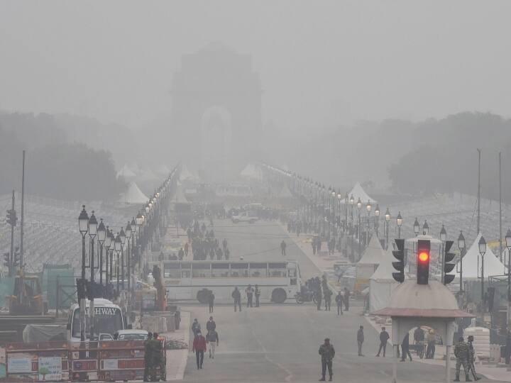 Delhi Republic Day Ban on paragliders paramotors UAVs hot air balloons etc in 15 till February Republic Day 2022: दिल्ली में गणतंत्र दिवस को लेकर इन गतिविधियों पर लगी पाबंदी, यहां जानें सब कुछ