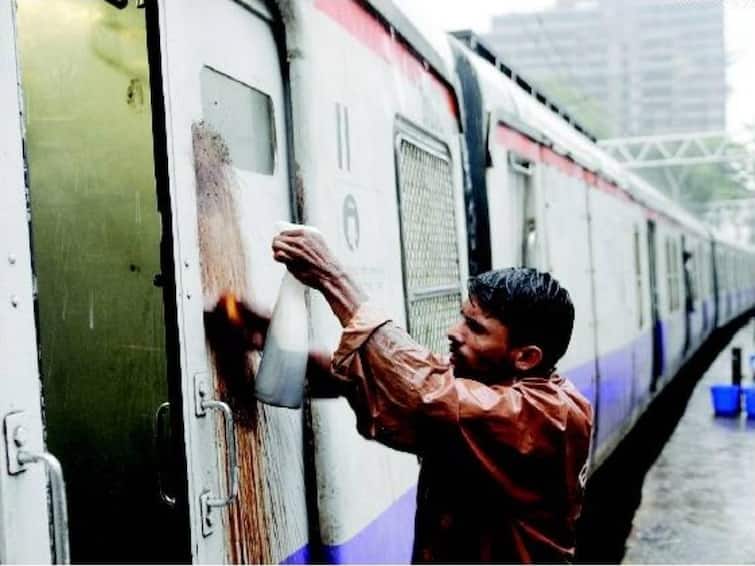 indian railway rules railway roll out special plan for spitting problem in railway station Railway Station પર ગમે ત્યાં થૂંકનારા લોકો થઈ જાવ સાવધાન! તેને રોકવા માટે હવે રેલવે આ પદ્ધતિ અપનાવવા જઈ રહ્યું છે