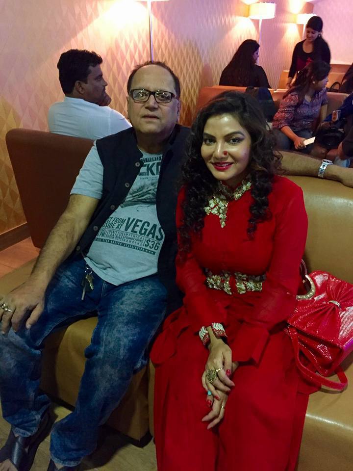 সোশ্যাল মিডিয়ায় এই ছবিগুলি শেয়ার করে দোলন লিখেছেন, 'সংবিধানে আজ আমাদের ২ বছর। ঈশ্বরের সংবিধানে আজ আমাদের ২৭ বছর। সবাইকে নিয়ে ভালো থাকতে চাই, শুভেচ্ছা দিন বা মন্দ বলুন আপনারা সবাই ভালো থাকবেন, এই কামনা করি আমরা ঈশ্বরের কাছে।'
