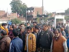 UP Election 2022: बीएसपी और बीजेपी नेताओं ने तोड़ा नियम, प्रशासन के इस फैसले से बढ़ी मुसीबत