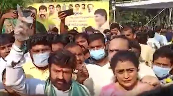 నందమూరి తారకరామారావు వర్ధంతి సందర్భంగా NTR ఘాట్ వద్ద నటుడు Bala Krishna శ్రద్ధాంజలి. | ABP Desam