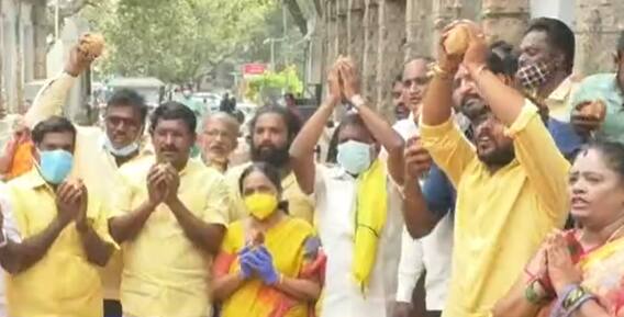 కరోనా నుంచి చంద్రబాబు కోలుకోవాలని శ్రీవేంకటేశ్వర స్వామికి ప్రత్యేక పూజలు @ABP Desam