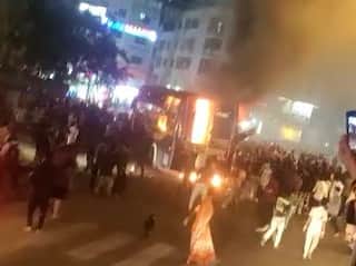 સુરતના હીરા બાગમાં ખાનગી બસમાં લાગી આગ, એક મહિલા સહિત બેનાં મોત 