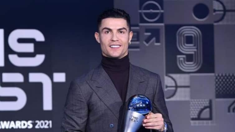 Cristiano Ronaldo wins The FIFA Special Best Award, Robert Lewandowski won the Best FIFA Men's Player Award Cristiano Ronaldo: ‘দ্য বেস্ট ফিফা স্পেশ্যাল’ পুরস্কার ক্রিশ্চিয়ানো রোনাল্ডোকে, সম্মানিত রবার্ট লেওয়ানডস্কিও