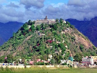 தைப்பூசத்திருவிழா: பழனி மலை அடிவாரத்தில் விநாயகரை தரிசித்துவிட்டு ஊர் திரும்பும் பக்தர்கள்