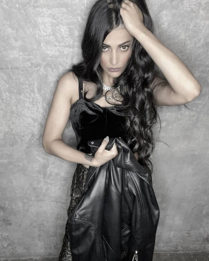 శ్రుతి హాసన్ హాట్ ఫోటోస్ -Image credit: ShruthiHaasan/Instagram