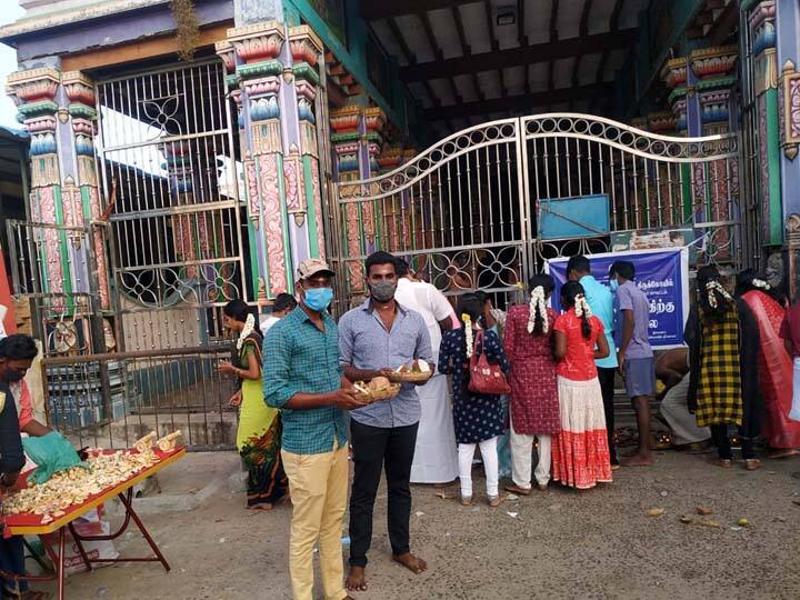 Swami malai Murugan temple Thai poosam festival அனுமதி மறுக்கப்பட்டதால் சுவாமி மலை கோயில் வாசலில் தீபம் ஏற்றி வழிபாடு நடத்திய பக்தர்கள்