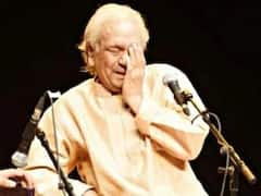 Watch | Pandit Birju Maharaj’s Sons, Disciples, Relatives Recite Kathak Bol At His Funeral