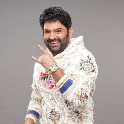 शो के होस्ट कपिल शर्मा (Kapil Sharma) के बारे में खबर है कि वे शो के हर एपिसोड के लिए 50 लाख रुपए तक चार्ज करते हैं.