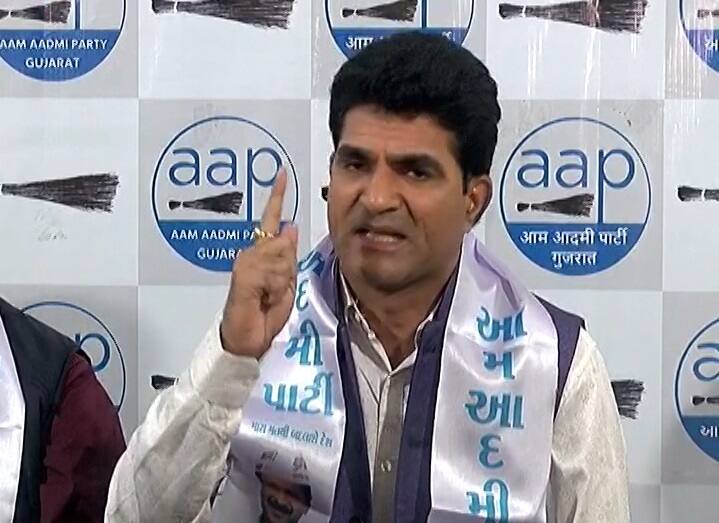 Isudan Gadhvi's press conference at Aam Aadmi Party's regional office Ahmedabad: પોલીસ કોન્સ્ટેબલ IPSની જાસૂસી કરે આ ગુજરાત મોડલ છે: ઈસુદાન ગઢવી