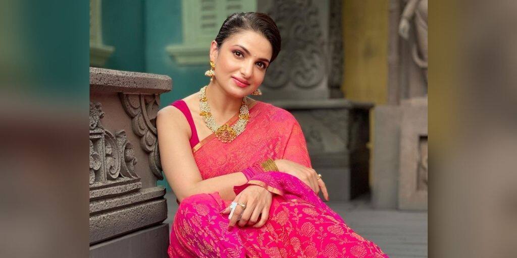 Tanusree Covid: bengali actress tanusree chakraborty tests positive for covid Tanusree Covid: করোনা আক্রান্ত তনুশ্রী চক্রবর্তী, জ্বর নিয়ে গৃহবন্দি অভিনেত্রী