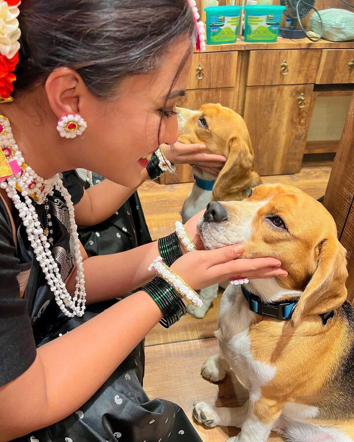 हे फोटो शेअर करत या दोघांनी आपल्या चाहत्यांना मकर संक्रातीच्या शुभेच्छा दिल्या आहेत..(Photo:@suyashtlk/IG)