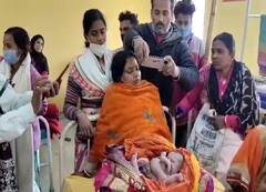 Bihar News: महिला ने चार हाथ-पैर वाले बच्चे को दिया जन्म, परिजन बोले- कलयुग में भगवान ने लिया अवतार