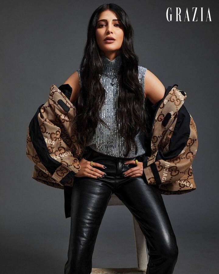 శ్రుతిని చూస్తే ఎవరికైనా సూపర్ మోడల్స్ గుర్తుకురావడం ఖాయం. సన్నగా శిల్పంలా ఉంటుంది శ్రుతి. -Image credit: ShruthiHaasan/Instagram